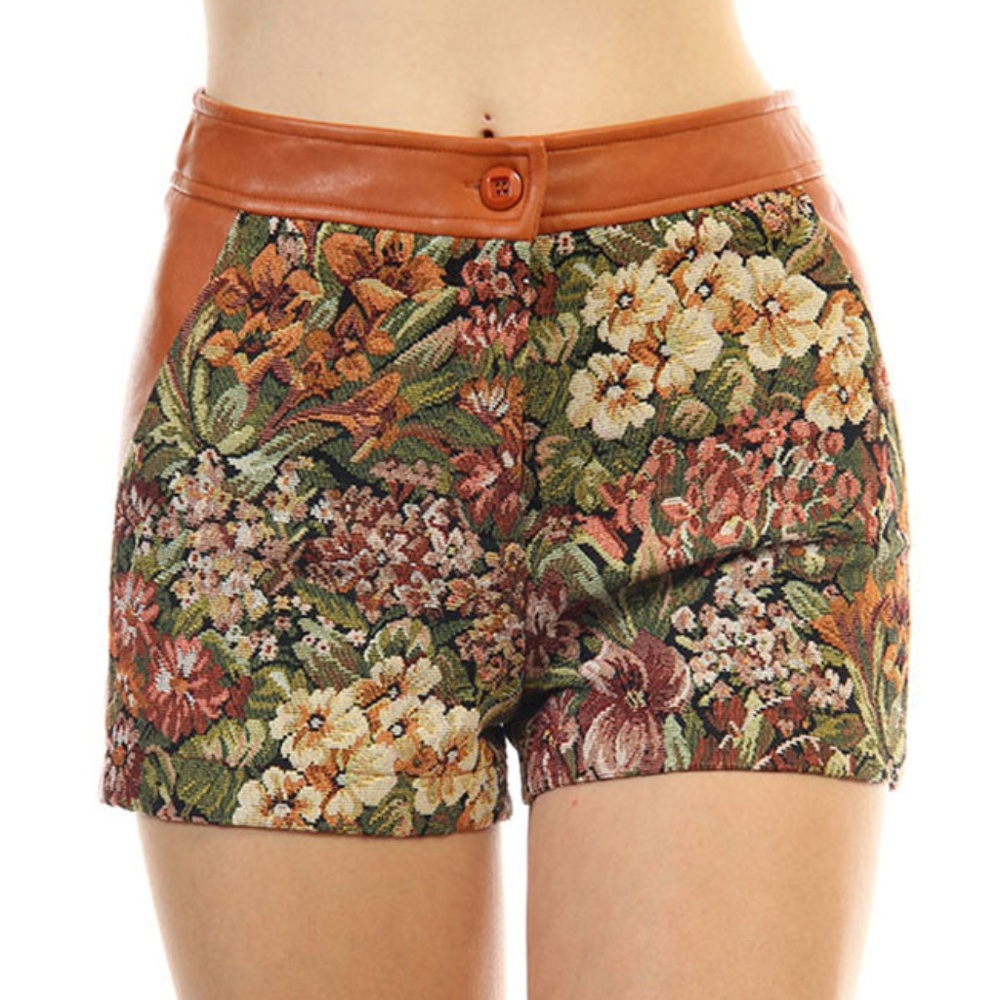 NWOT Flying Tomato Floral Upholstery Leather Short